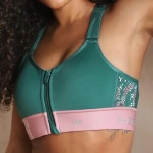 SHEFIT Women's Conquer Flex Sports Bra In Green/Pink 1Luxe